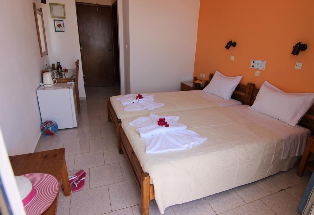 Lofos Hotel Плакиас Екстериор снимка
