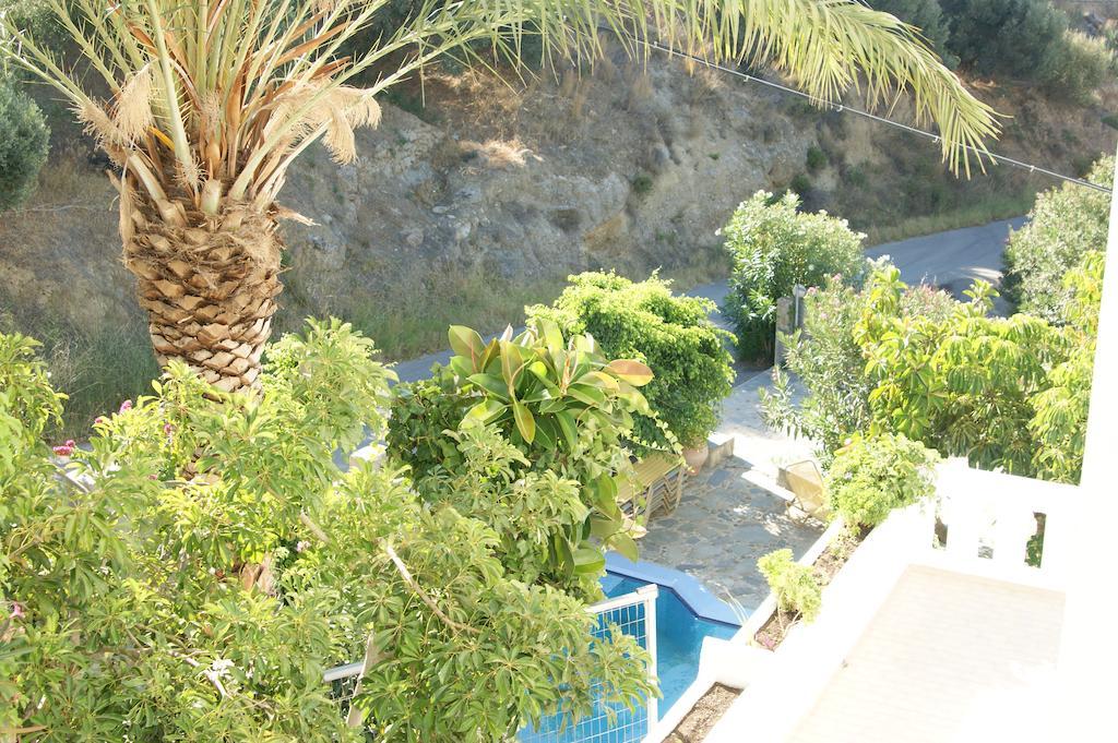 Lofos Hotel Плакиас Екстериор снимка