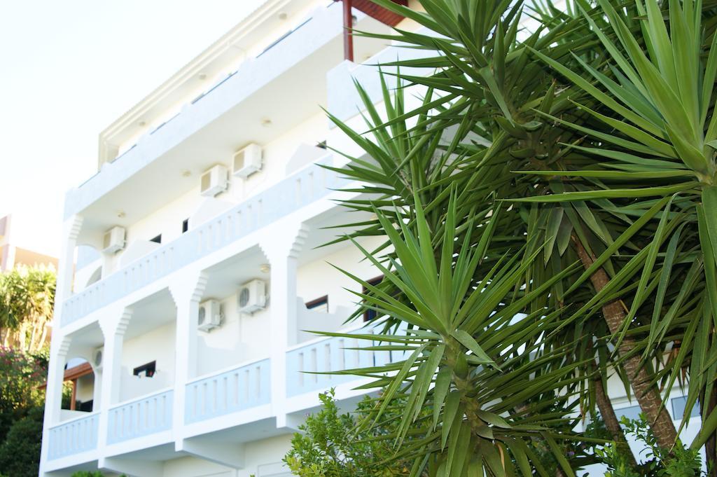 Lofos Hotel Плакиас Екстериор снимка