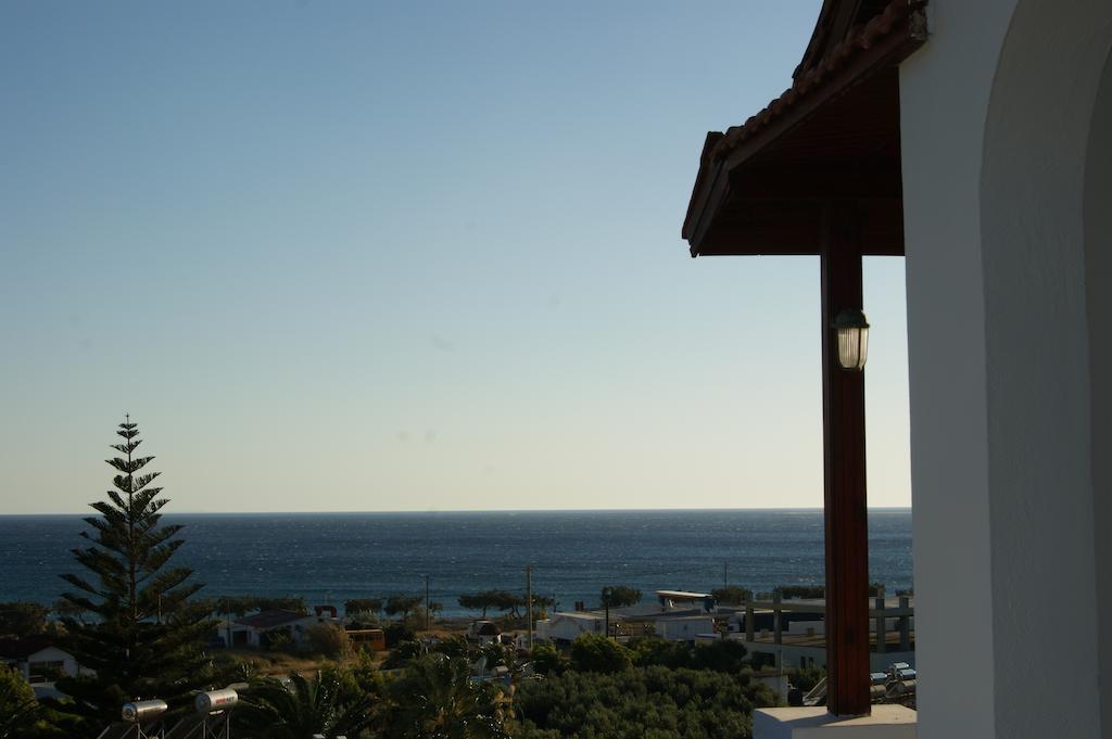 Lofos Hotel Плакиас Екстериор снимка