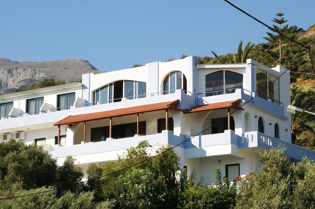 Lofos Hotel Плакиас Екстериор снимка