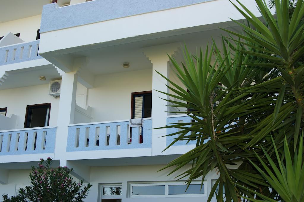 Lofos Hotel Плакиас Екстериор снимка