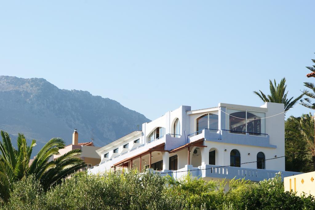 Lofos Hotel Плакиас Екстериор снимка
