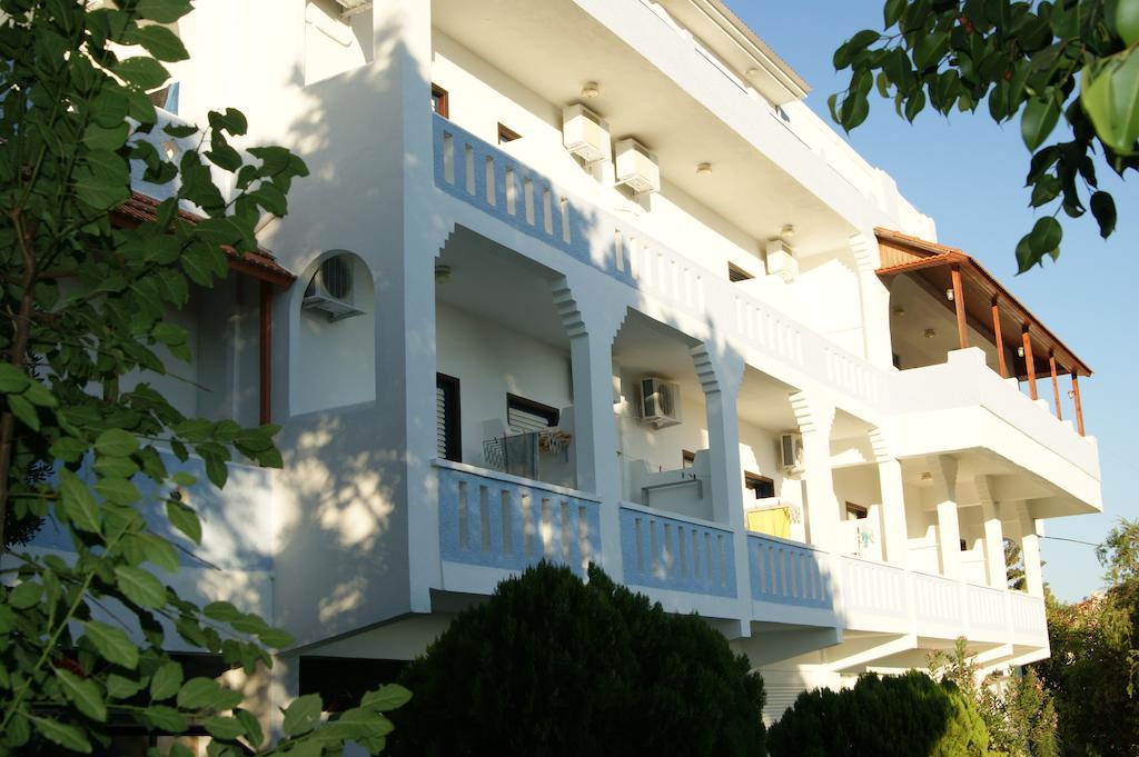 Lofos Hotel Плакиас Екстериор снимка